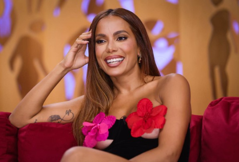 Anitta sobre atual fase da vida amorosa: “Eu era piranha, agora não sou mais”