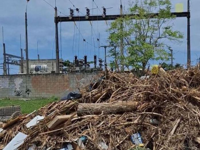 Colado em Subestação da Enel, lixão do Parque Zabulão aflige moradores de Rio das Ostras