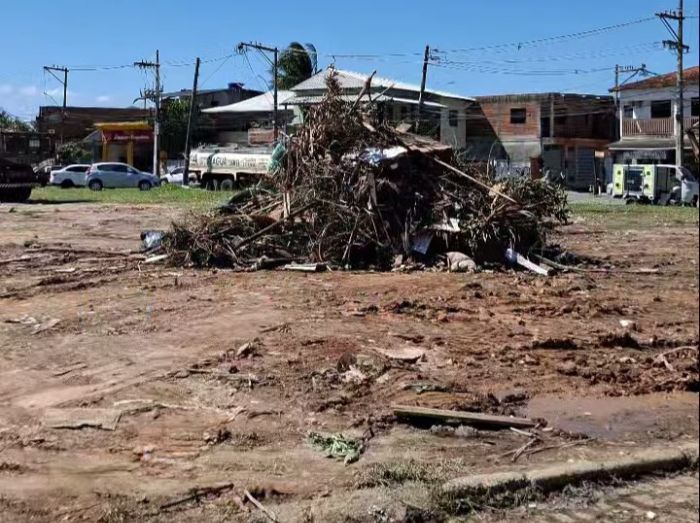 Prefeitura limpa lixão no Parque Zabulão após pressão de moradores e denúncias nas redes sociais