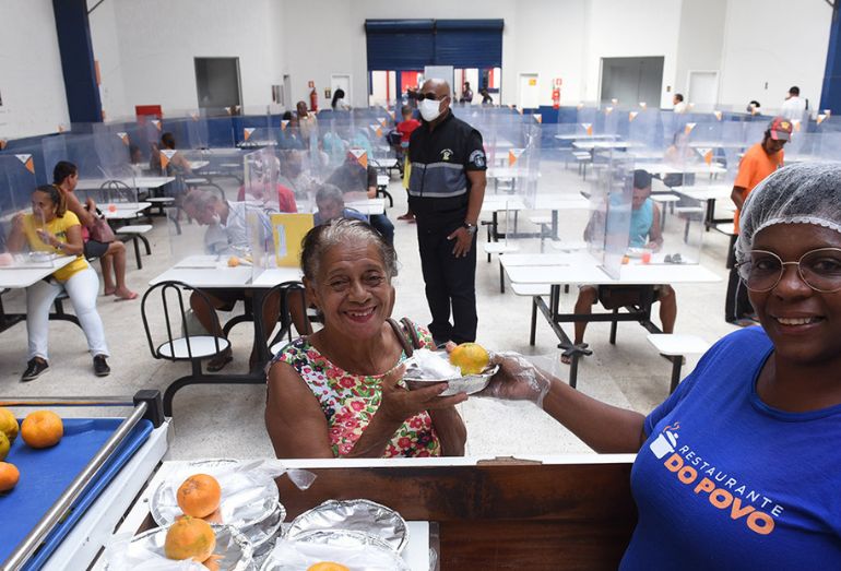 Campos comemora o Natal com ação solidária voltada para pessoas em situação de rua