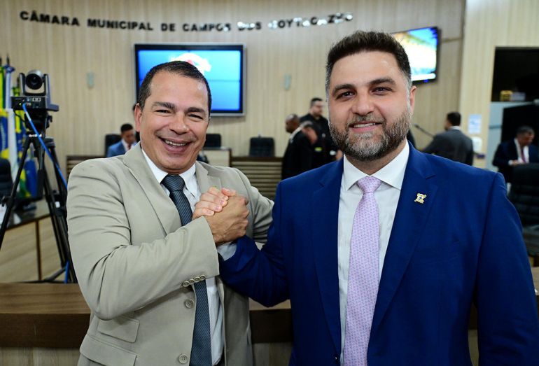 Wladimir Garotinho toma posse como prefeito em Campos