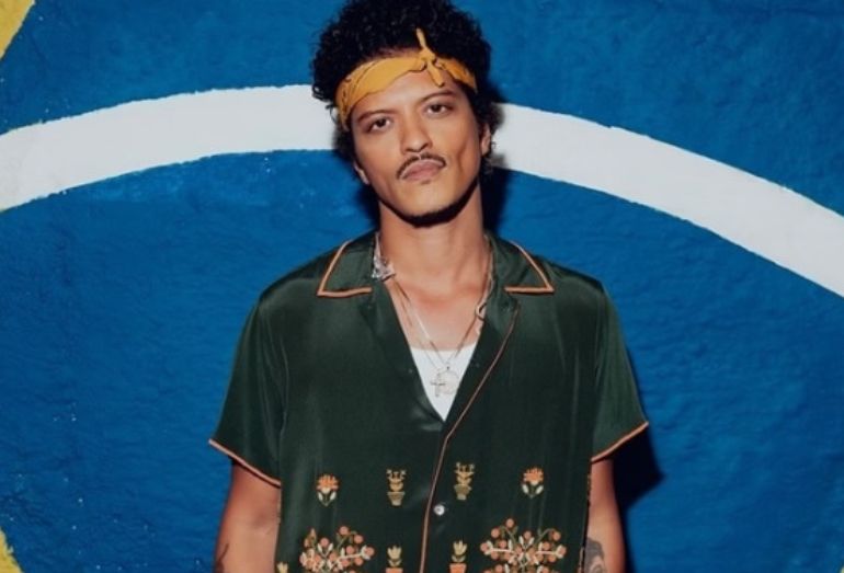 Bruno Mars entra para os seguidores ilustres das redes sociais da Rede Hits FM