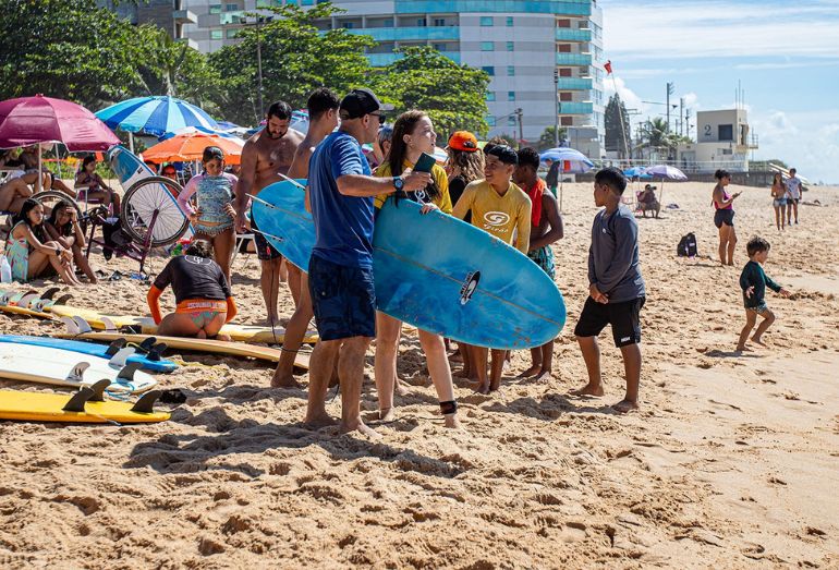 Escola Municipal de Surf em Macaé vai abrir inscrições no dia 20. Saiba como participar