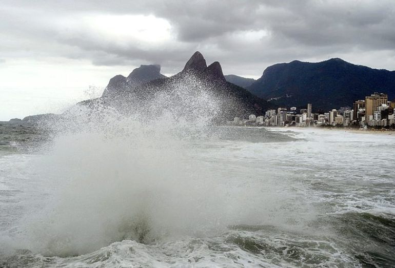 Frente fria coloca Macaé em alerta com possibilidade de chuvas de moderada a forte