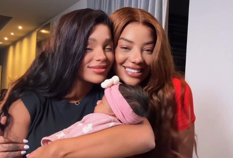Ludmilla e Brunna Gonçalves mostram rosto da filha pela primeira vez