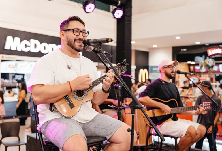 Plaza Macaé: show gratuito de China agita sábado; domingo tem Clubinho do Plaza