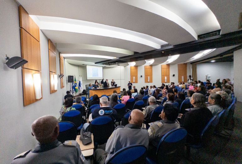 Evento em Macaé debate desafios e avanços das políticas para idosos no RJ