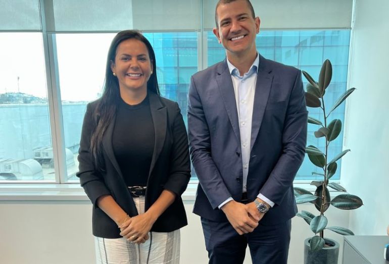 Publicação de gestor estadual reforça parceria com prefeita de Silva Jardim