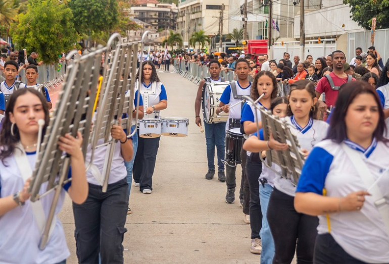 Avenida Elias Agostinho recebeu tradicional desfile de Independência em Macaé