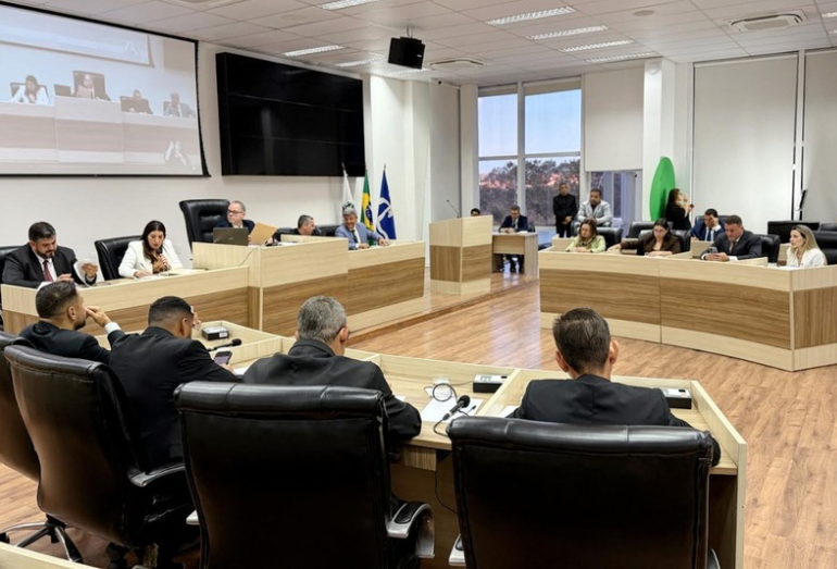 Trânsito em Macaé: vereadores pedem quebra-molas e passarela para pedestres