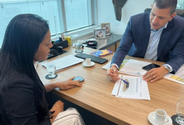 Silva Jardim debate demandas em reunião com secretário estadual no Rio