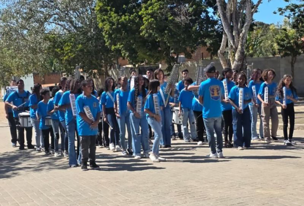 Banda de escola de Rio das Ostras ganha instrumentos doados pelo Rotary Club