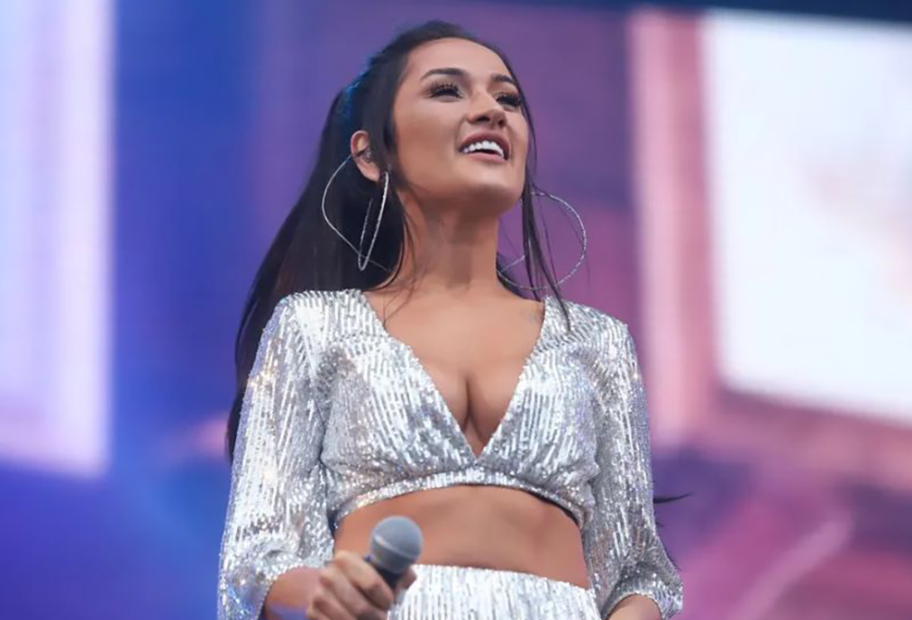 Cantora Gabi Melim se apresenta de graça nesse sábado, 11, em Saquarema