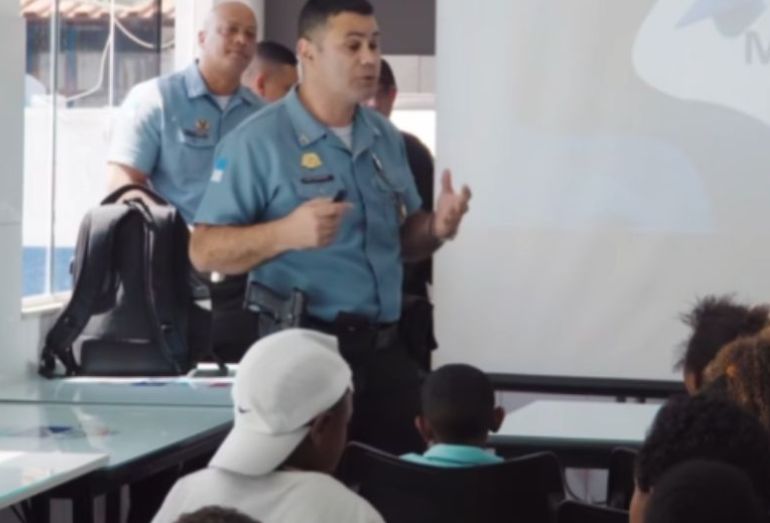 Estudantes de Silva Jardim visitam 35º BPM, em Itaboraí, em projeto em parceria com o Estado