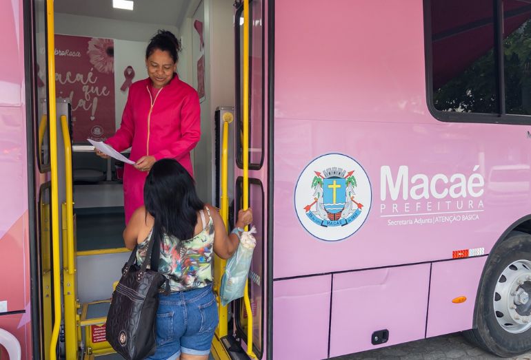 Macaé promove atendimentos gratuitos do Ônibus Rosa durante programação do Outubro Rosa