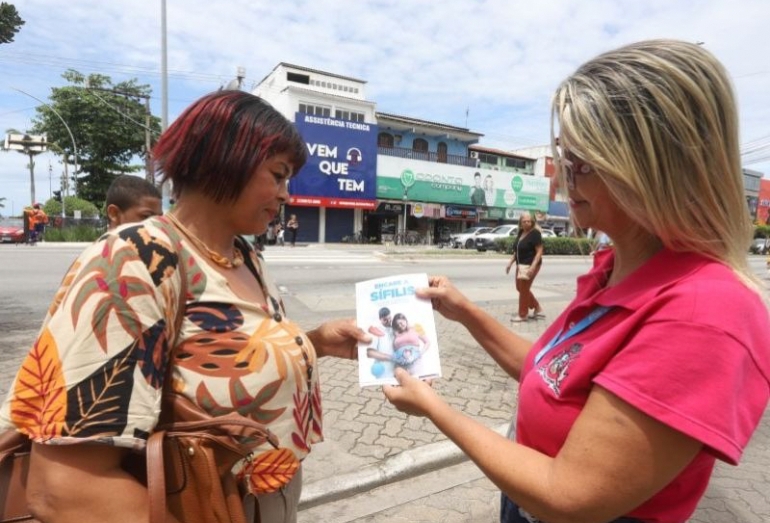Rio das Ostras promove campanha unindo prevenção ao câncer de mama e ISTs