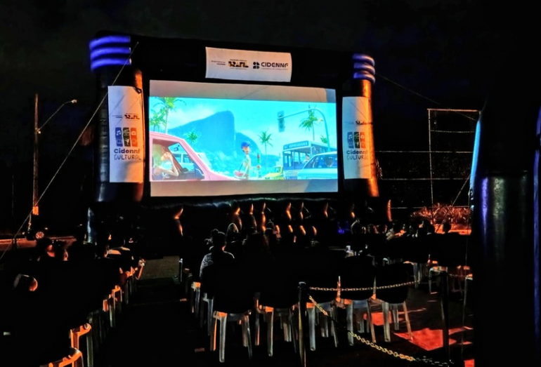 Cinema itinerante do CIDENNF chega a Macaé com exibição gratuita de filmes