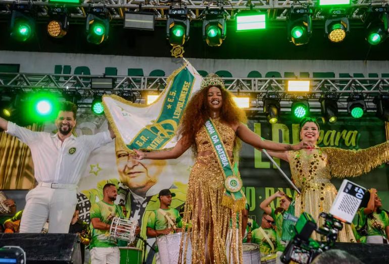 Iza é coroada rainha de bateria da Imperatriz Leopoldinense em retorno emocionante