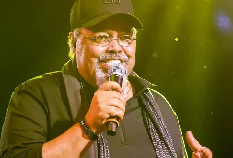 Jorge Aragão anuncia que vai iniciar a despedida dos palcos aos 76 anos