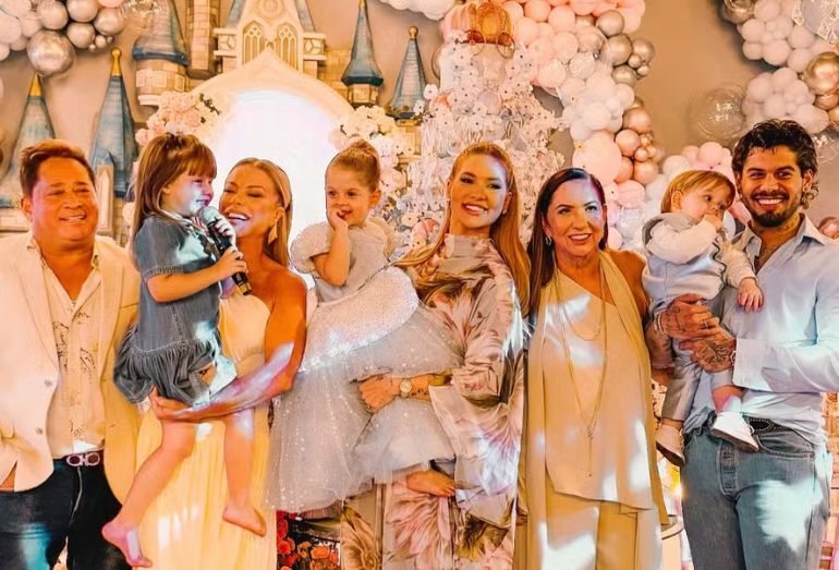 Virginia e Zé Felipe celebram 3 anos de Maria Flor com festa luxuosa da Cinderela e convidados