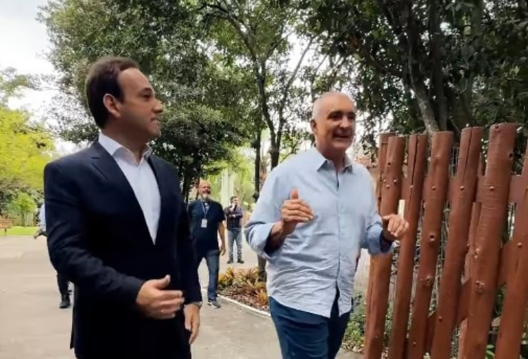 Gestão e turismo pautam reunião entre Carlos Augusto e ex-prefeito André Português