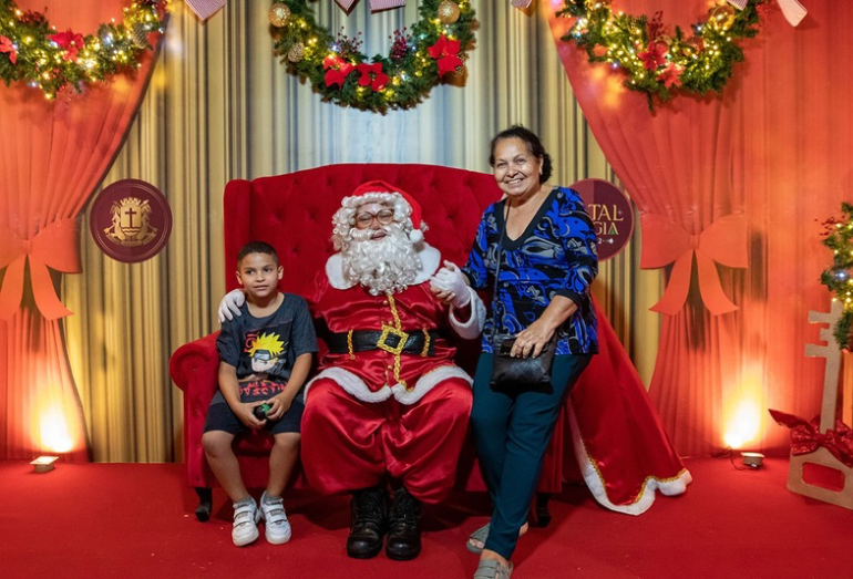 Casinha do Papai Noel vai percorrer diferentes pontos de Macaé até o dia 28