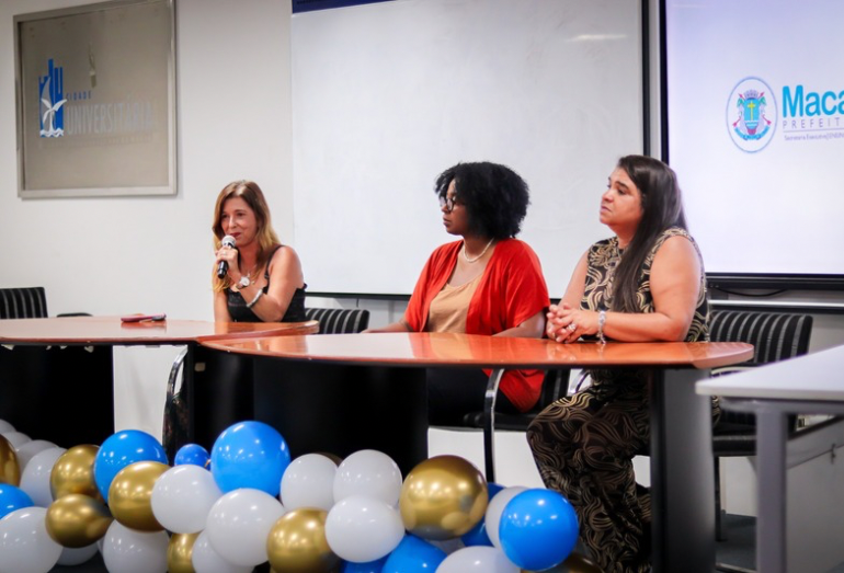 Centro Municipal de Idiomas comemora conclusão de ciclo formativo