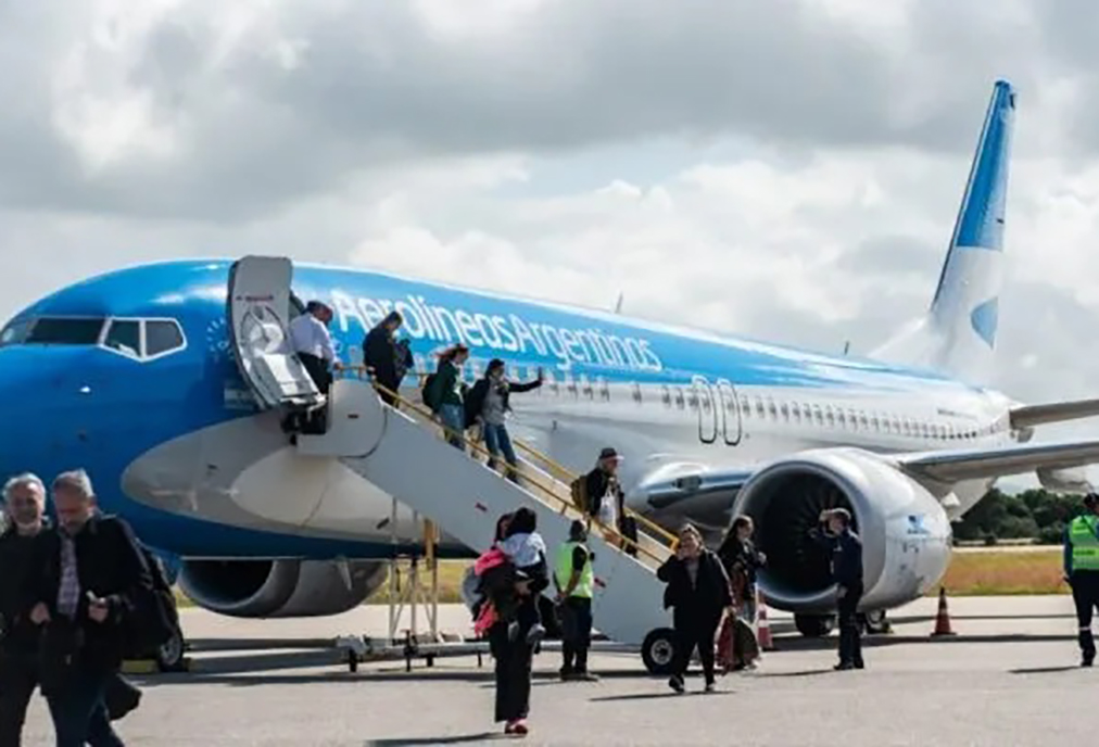 Búzios celebra chegada de mais de mil turistas argentinos no primeiro fim de semana de operações aéreas na região