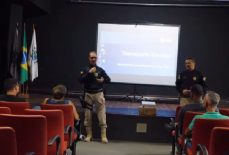 Motoristas do transporte escolar e universitário participam de capacitação em Silva Jardim