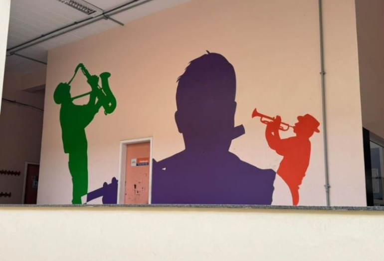 Prédio da Onda, em Rio das Ostras, ganha novos murais assinados por artista de Macaé