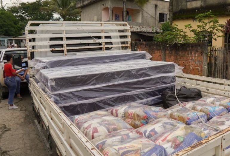 Prefeitura realiza atendimento de família atingidas pelo temporal em Silva Jardim