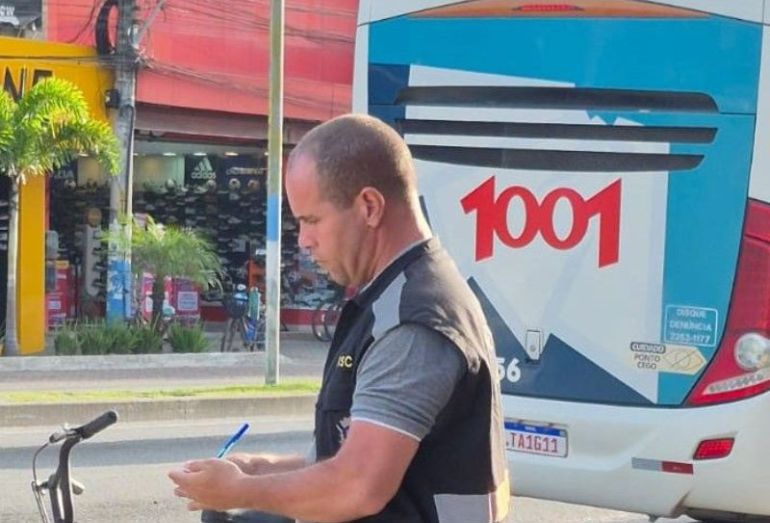 Operação no Centro fiscaliza transporte de passageiros em Rio das Ostras
