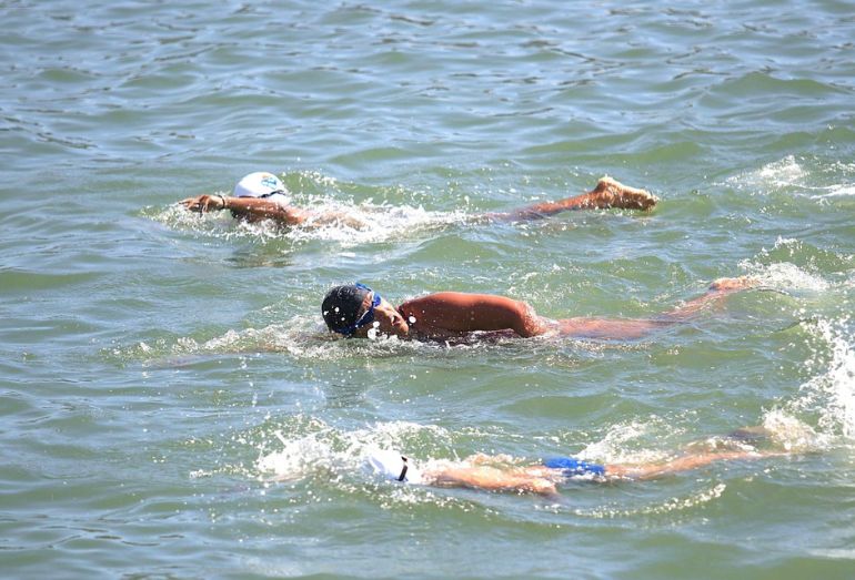 Evento esportivo reúne atletas de várias idades na orla de Macaé