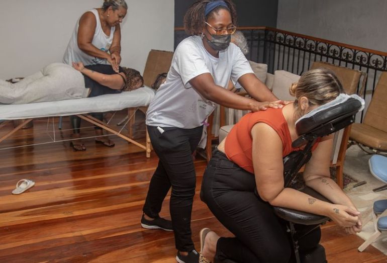 Evento com diversos serviços de beleza comemora o Dia do Artesão em Macaé