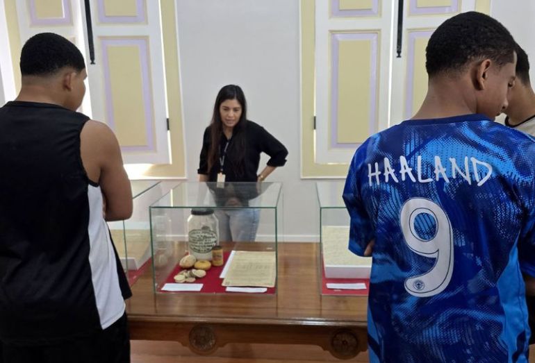 Projeto de visita guiada ao Solar dos Mellos ajuda a manter viva história de Macaé