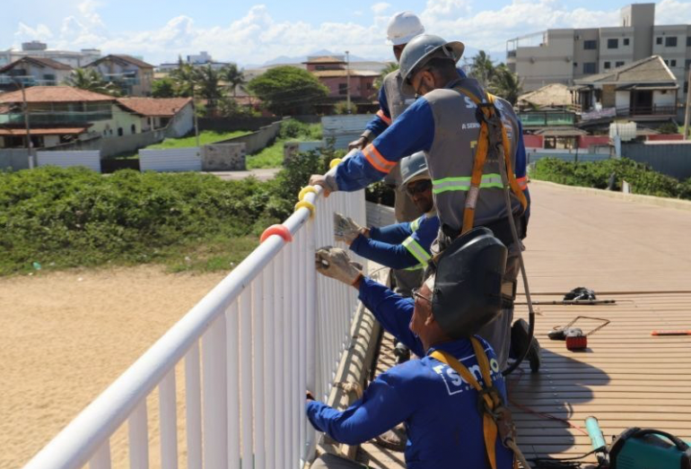 Píer de Costazul, em Rio das Ostras, começa a receber novos guarda-corpos