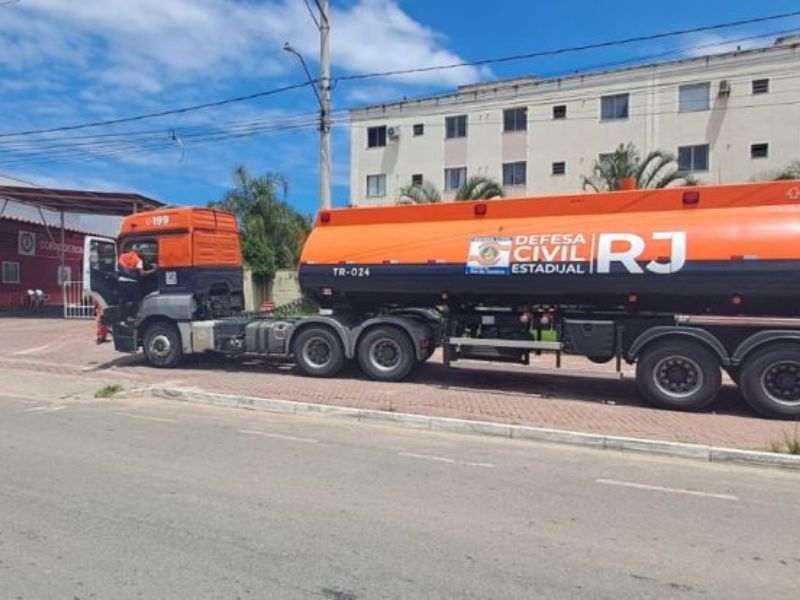 Defesa Civil do Estado envia caminhão-tanque para auxiliar ações em Rio das Ostras
