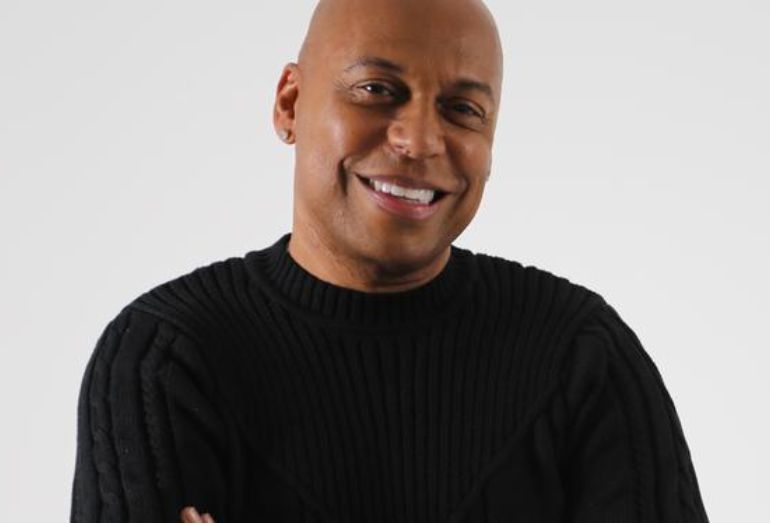 Délcio Luiz celebra 35 anos de carreira com gravação de audiovisual no Renascença