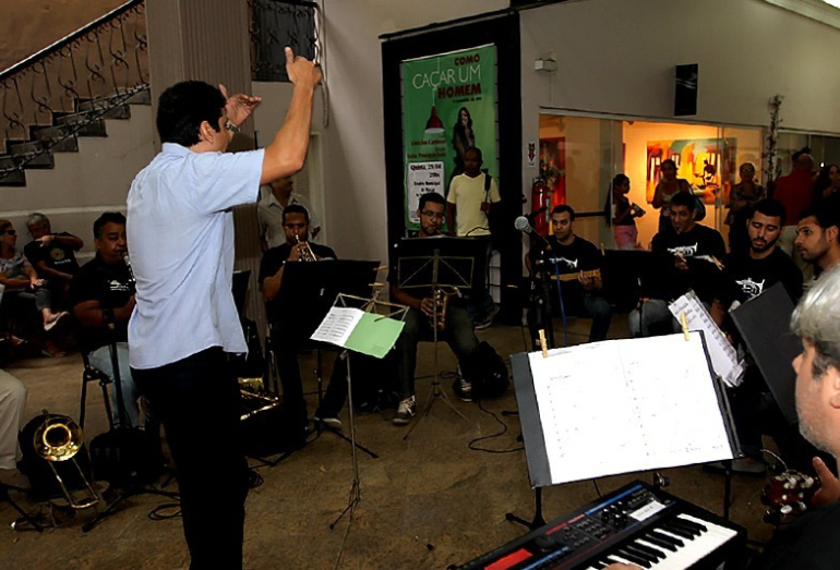 Rúben Pereira e Zé Rangel apresentam clássicos de Pixinguinha em Macaé