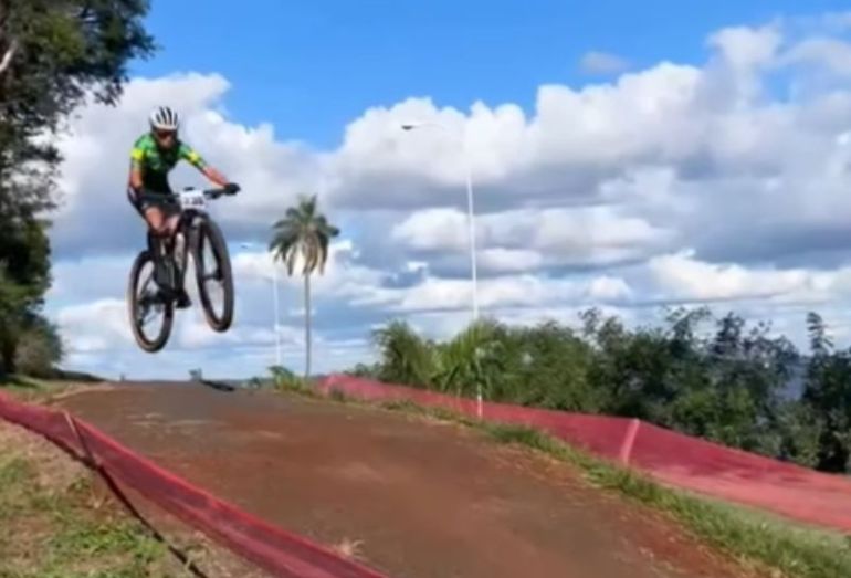 Atleta riostrense de apenas 13 anos disputa competição internacional no Paraguai