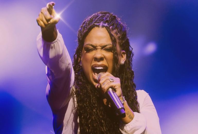 Marvvila traz romantismo e histórias reais em seu novo EP “Só VVamo na Ilha – Ao Vivo”