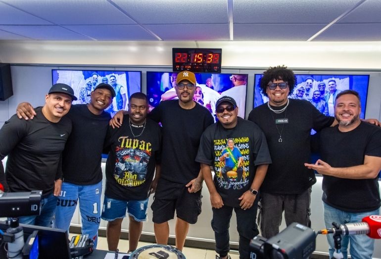 Grupo aXtral celebra nova fase na carreira com o hit “Acesso Vitalício” e projeto audiovisual; veja