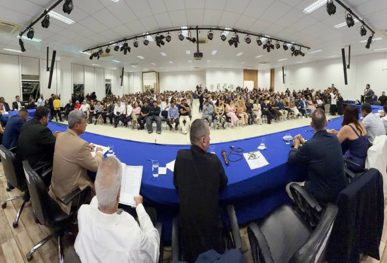 Câmara de Macaé entrega 89 títulos em celebração ao aniversário da cidade