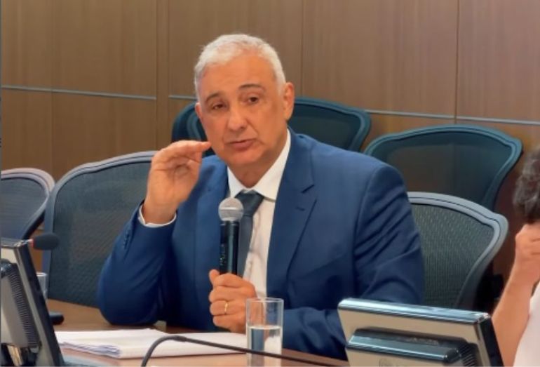 Rio das Ostras discute educação e mobilidade e critica concessionária em reunião com o governador