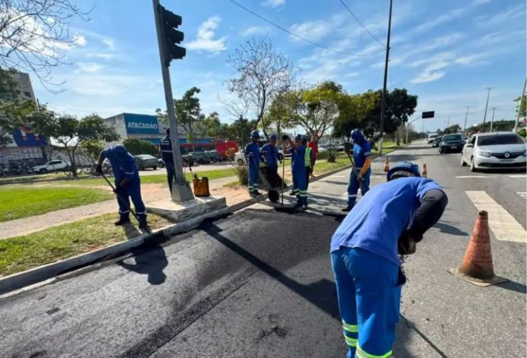 Rotatória próxima ao Plaza recebe melhorias no asfalto em Rio das Ostras
