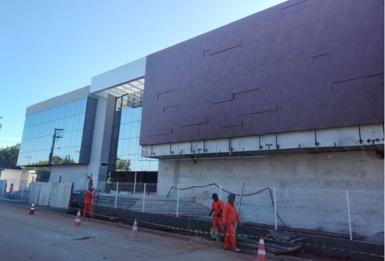 Obras do novo Sesc Senac de Rio das Ostras recebem visita de gestores da cidade