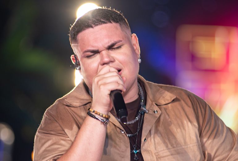 Robinho apresenta o single “Zero Dois” na FM O Dia