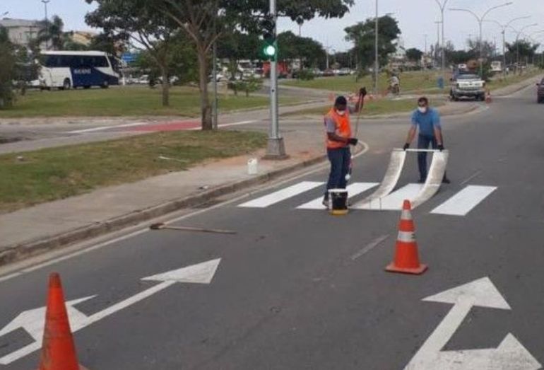 Rio das Ostras intensifica revitalização da sinalização viária em vários pontos da cidade
