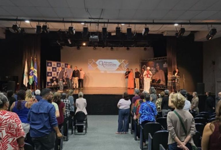 Teatro de Rio das Ostras recebe debate sobre futuro do setor em Fórum de Artesanato