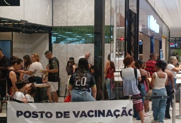 Rio das Ostras atinge quase mil pessoas vacinadas em ação itinerante no shopping